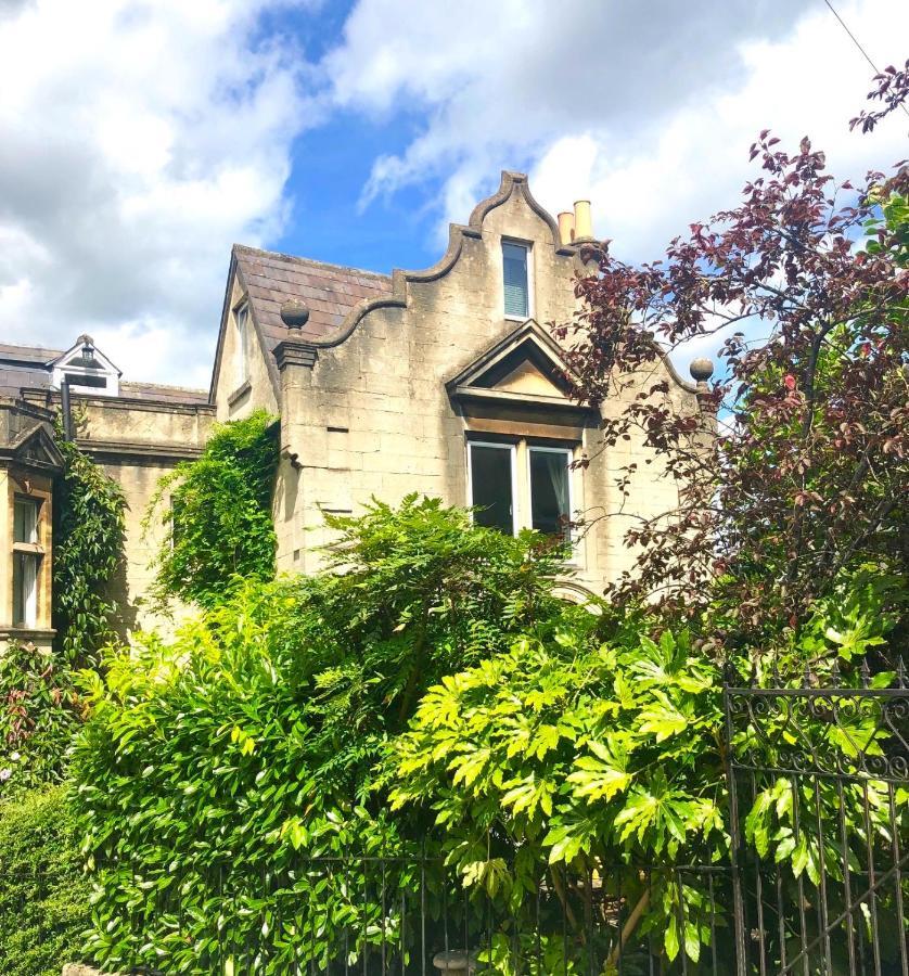 Lauras Townhouse Apartments Erte'S Atelier Bath Exterior photo